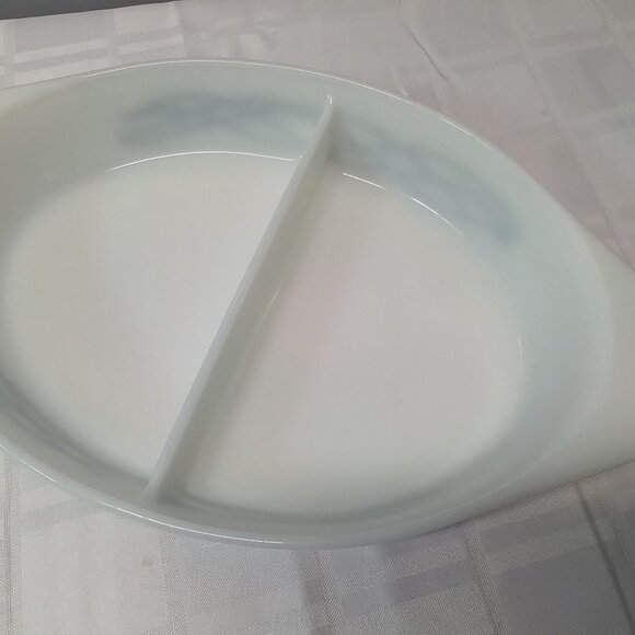 Vintage Pyrex Barbedwire divided oval casserole - Picture 3 of 7
